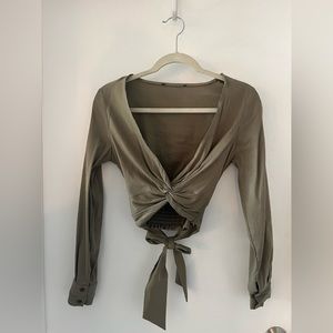 PRETTY LITTLE THING Long sleeve crop top